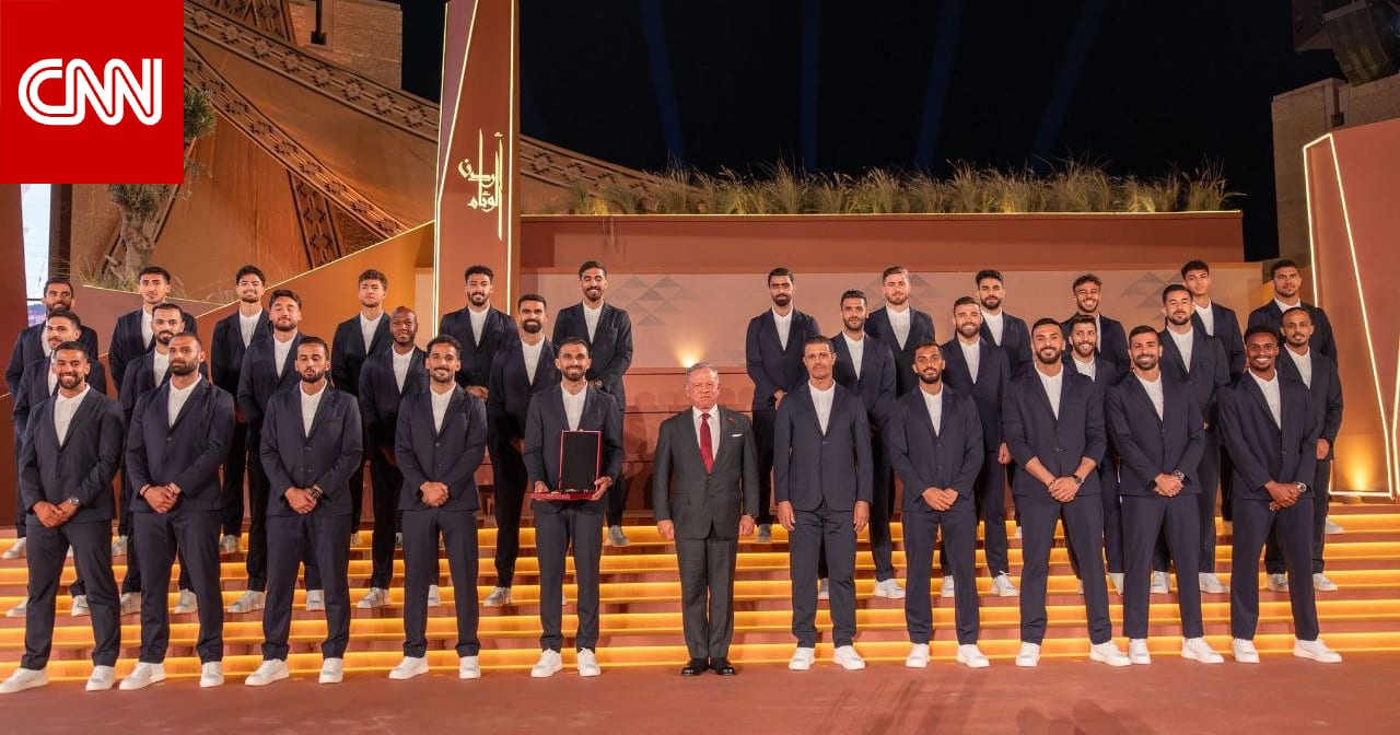 هكذا كرّم العاهل الأردني لاعبي منتخب "النشامى" بعيد الاستقلال الـ80