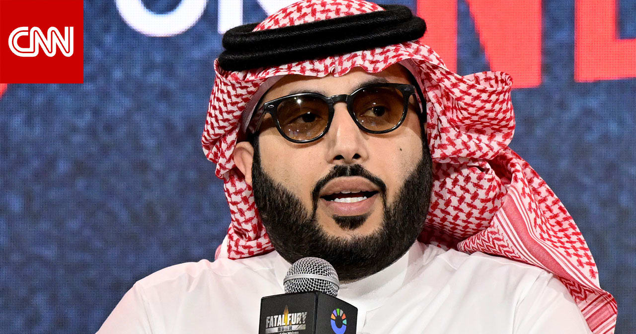 أمير سعودي يرد على اتهام "التملق" لتركي آل الشيخ والأخير يعلق