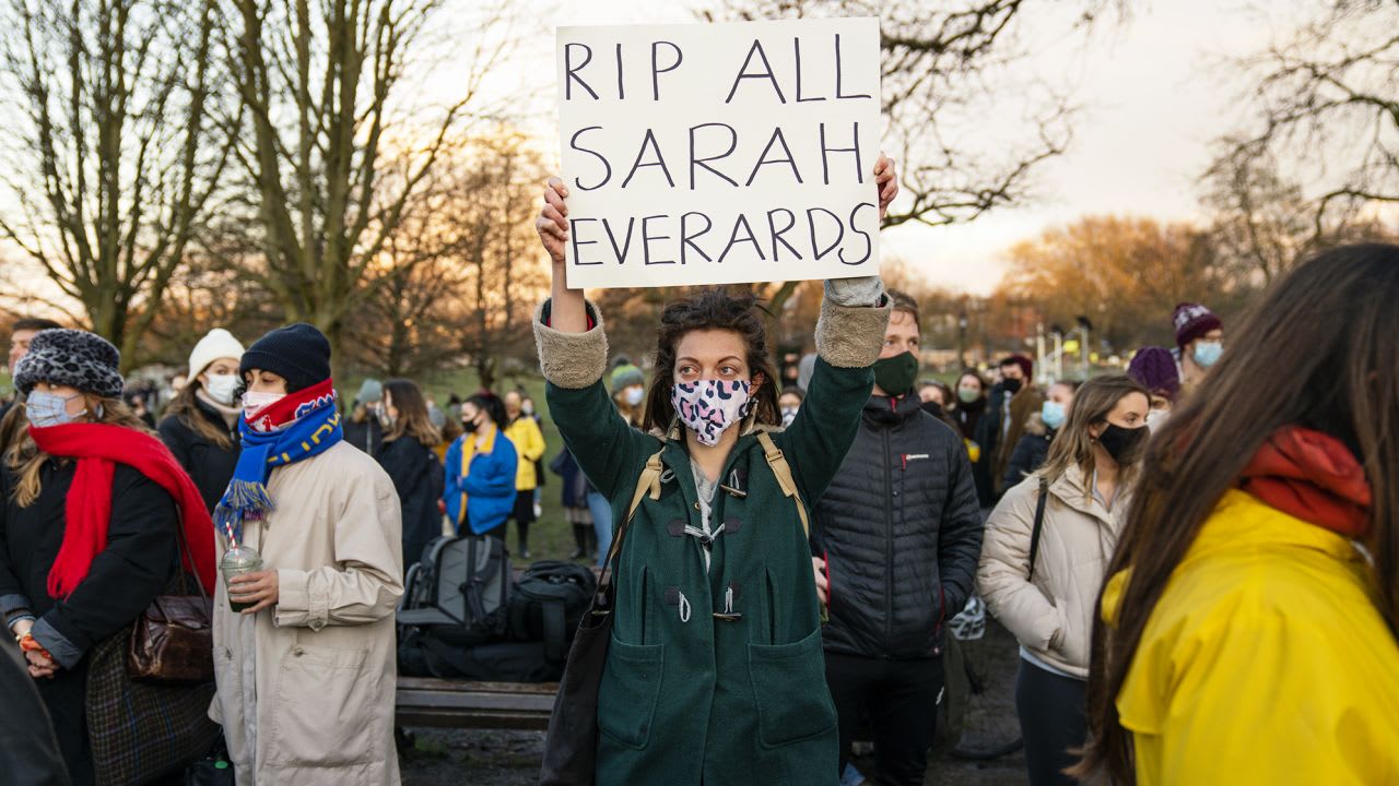 احتجاجات أمام مقر شرطة لندن بعد اختطاف ومقتل سارة إيفرارد
