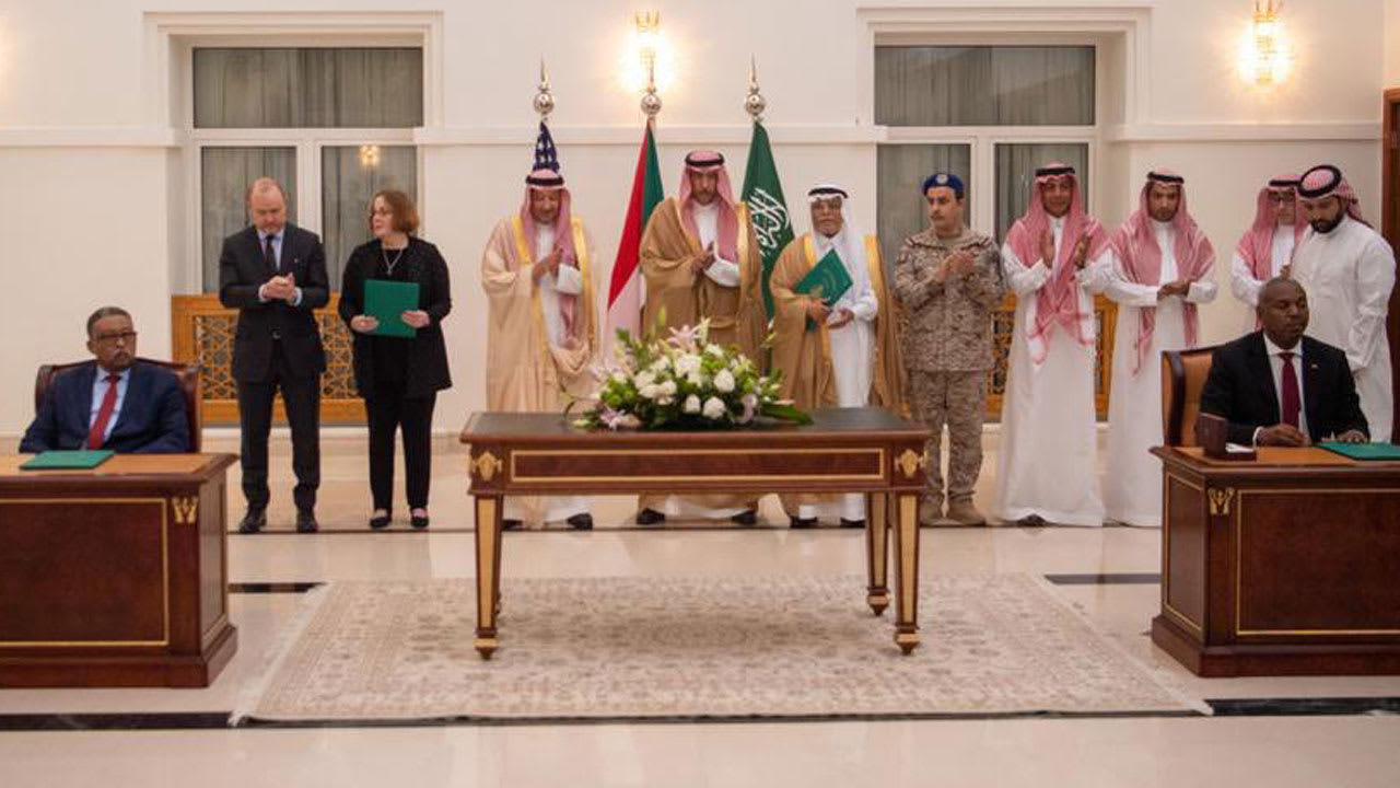 ممثلون عن الجيش السوداني وقوات التدخل السريع يلتقون في جدة.. والسعودية تعلن تقديم 100 مليون دولار من المساعدات للسودان