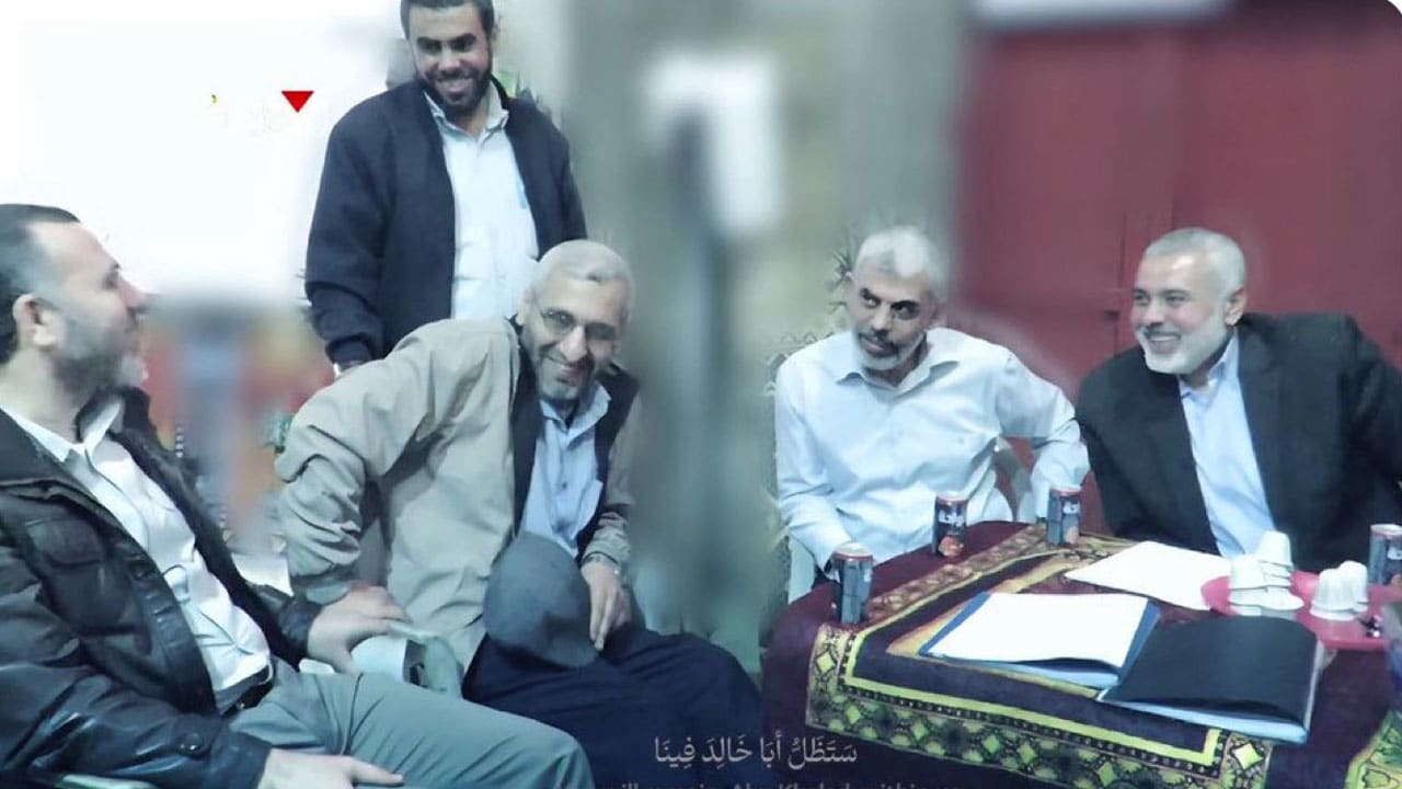 خالف رواية الجيش الإسرائيلي.. شاهد ما كشفه طبيب شرّح جثة السنوار عن سبب مقتله