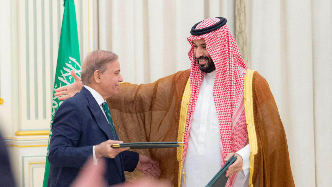 بند مع اتفاق السعودية وباكستان يشعل ضجة وتحليلات لمعنى "أي اعتداء على أي من المشاركين هو اعتداء عسكري على كليهما" - CNN العربية