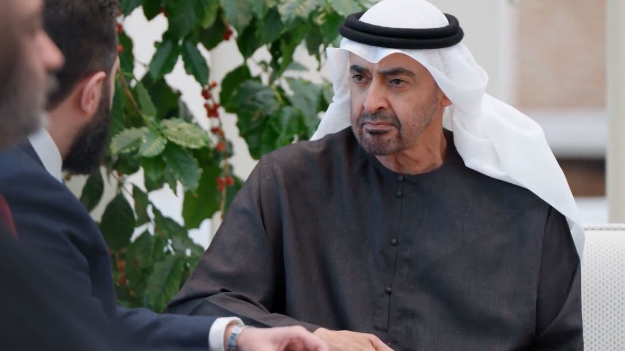 "لُبيت".. كلمة من محمد بن زايد يكشفها أحمد الشرع لحظة تقديمه طلبا