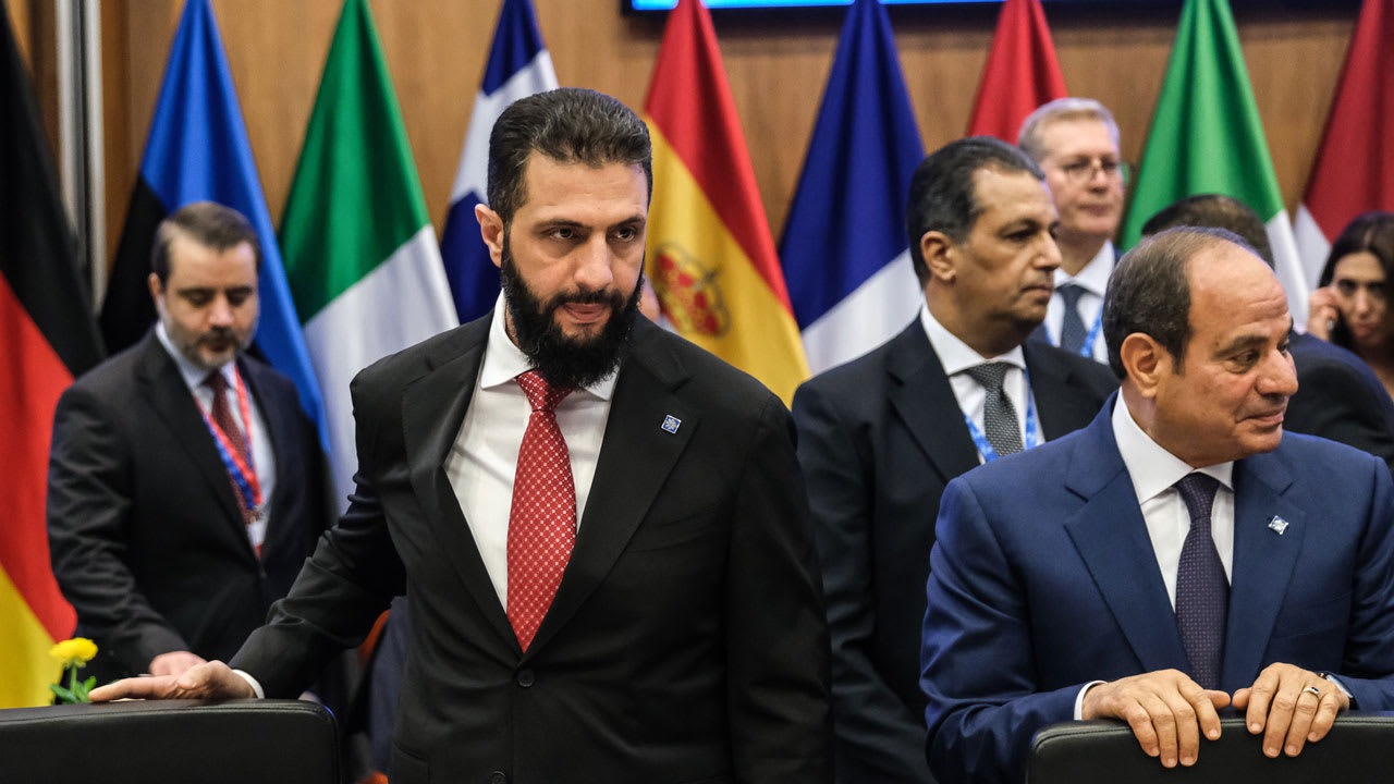 لقطات عبدالفتاح السيسي وأحمد الشرع باجتماع نيقوسيا تلاقي رواجا