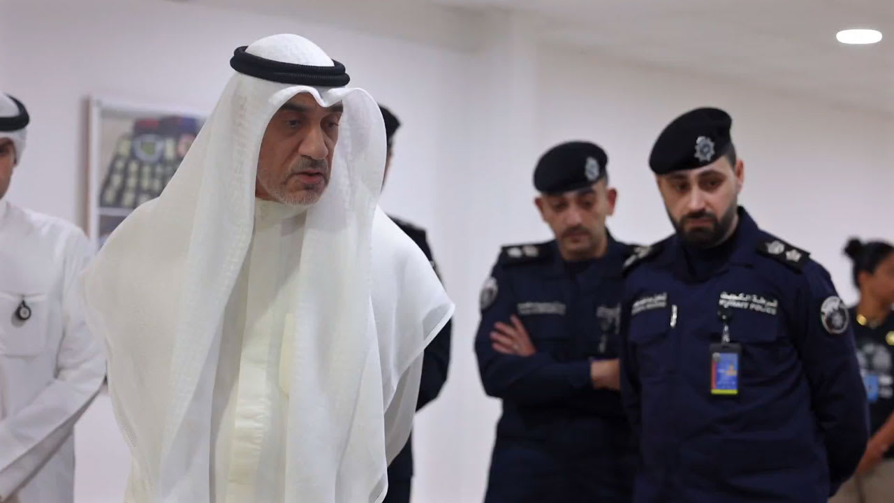 الكويت.. فيديو مداهمة مزرعة ماريغوانا والأمن يكشف ما عثر عليه