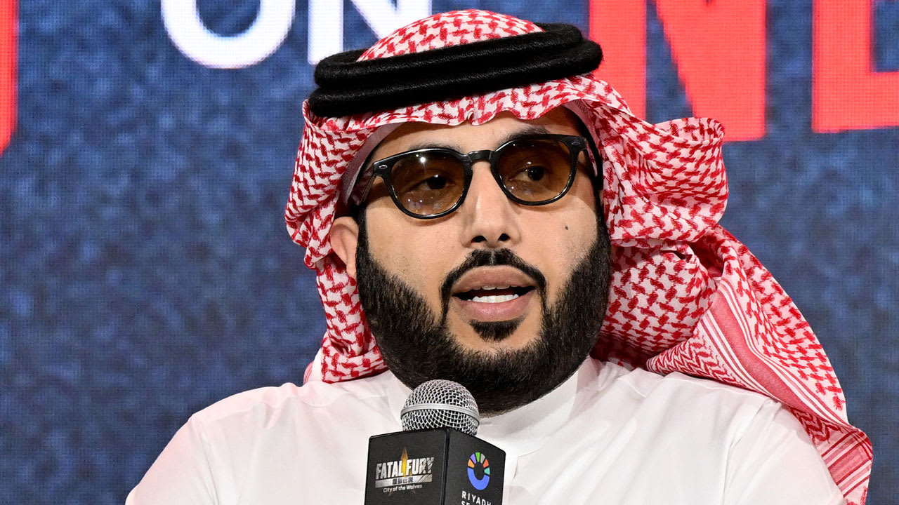أمير سعودي يرد على فيديو يتهمه بـ"التملق" لتركي آل الشيخ والأخير يعلق