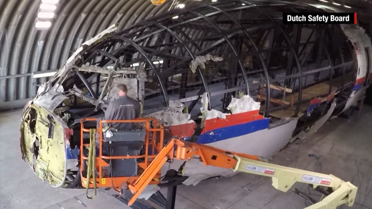 شاهد بتقنية الفاصل الزمني.. إعادة بناء الطائرة الماليزية MH17 لمعرفة سبب تحطمها
