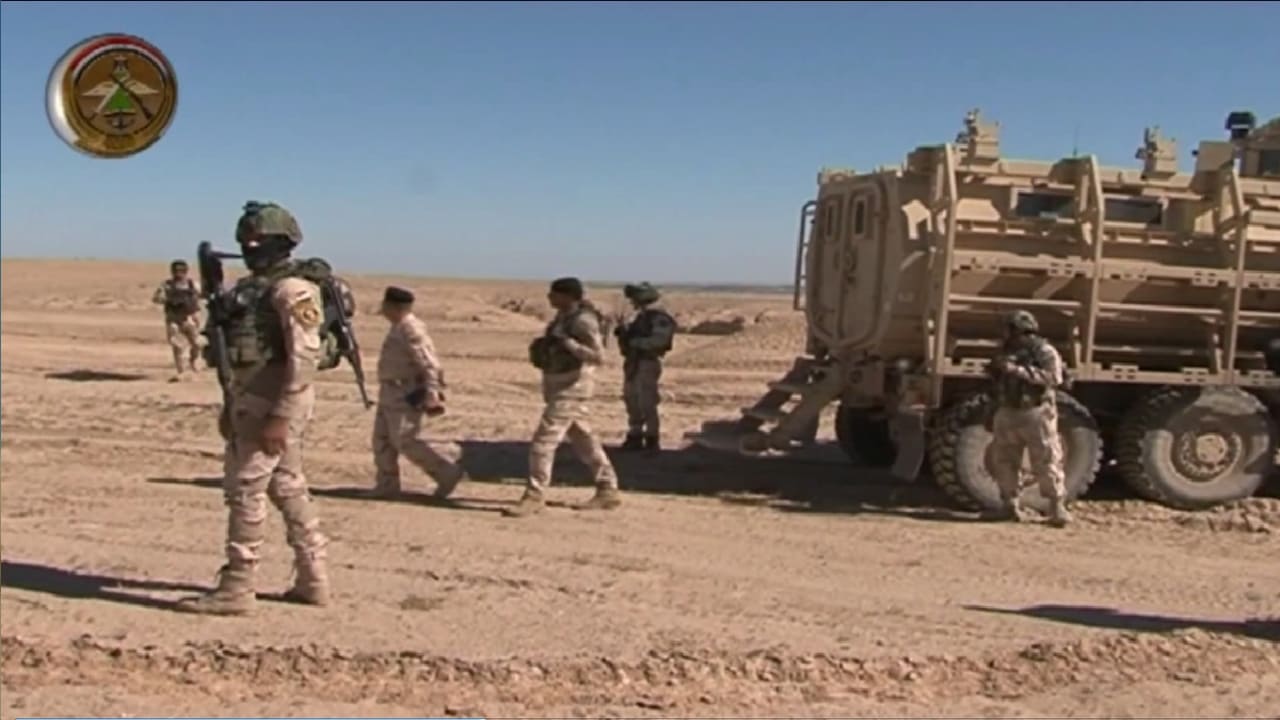 شاهد.. معارك شرسة يخوضها الجيش العراقي مع مقاتلي "داعش" غرب سامراء