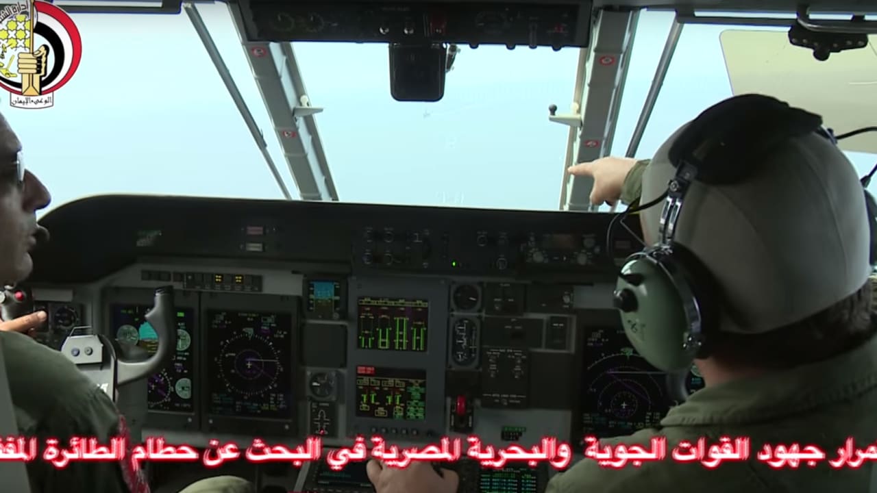 القوات المسلحة المصرية تكشف أول صور حطام طائرة مصر للطيران "MS804"