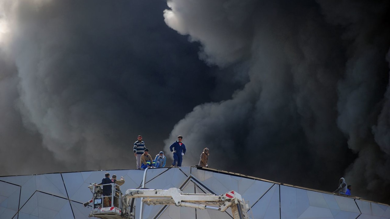 اندلاع حريق هائل في دار الأوبرا الكويتية