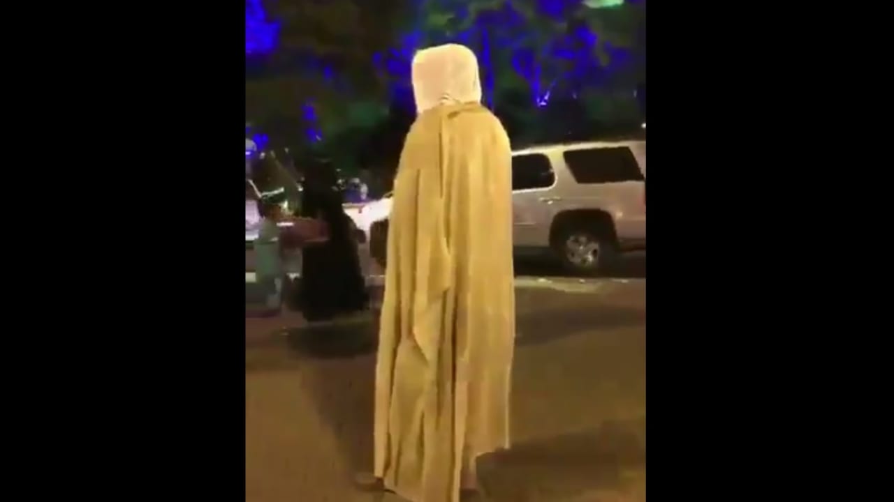 التحقيق في فيديو لمحتسب يصرخ بوجه سعوديات: لا حياء ولا دين