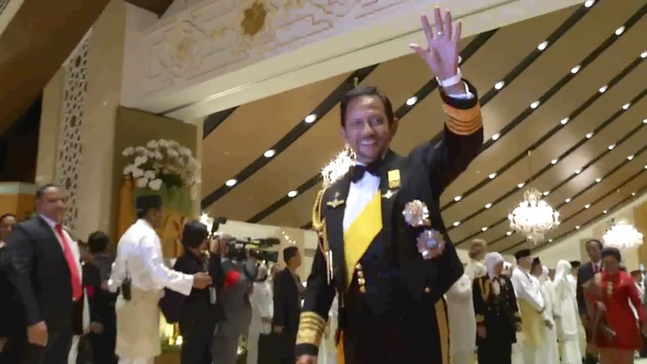 سلطان بروناي يحتفل بمرور 50 عاماً على توليه عرش السلطنة