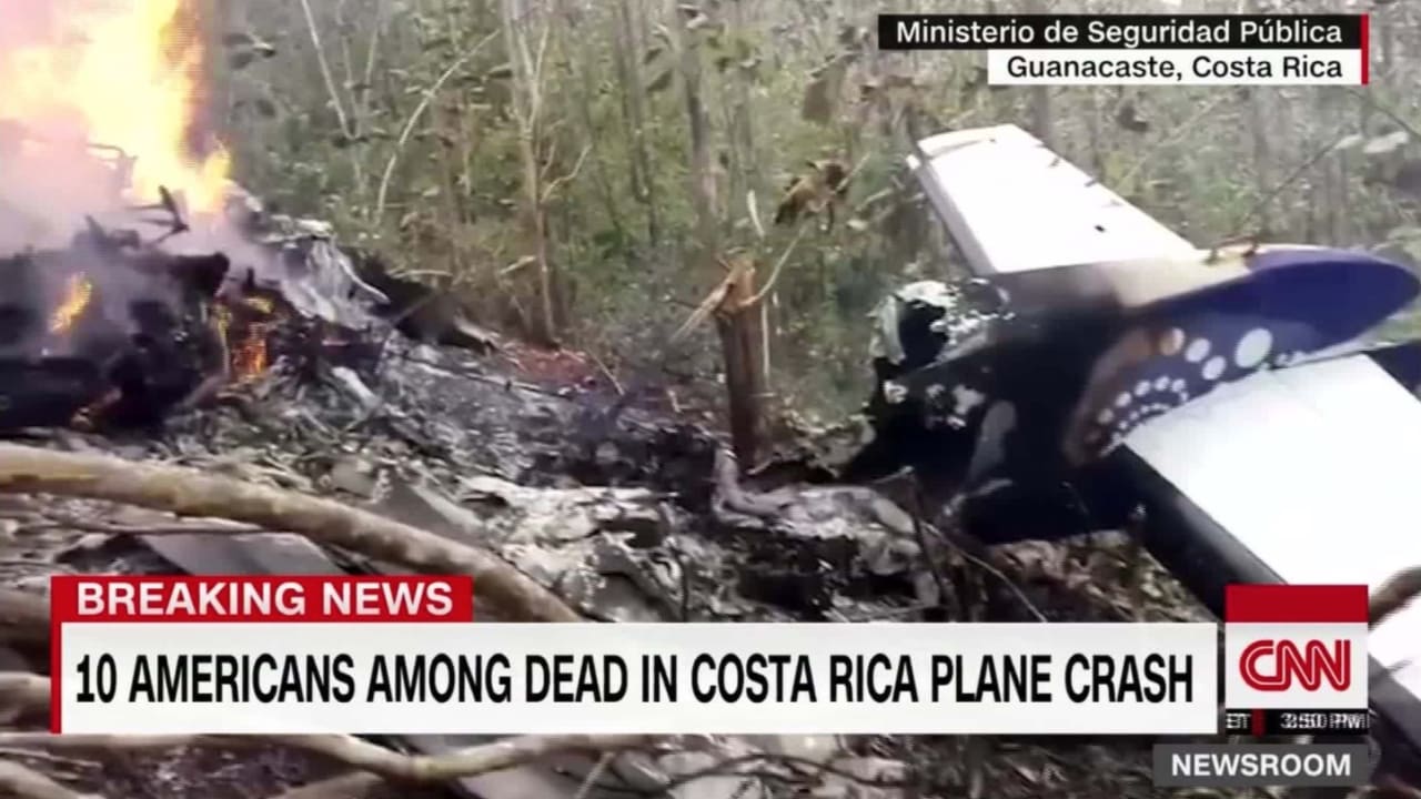مقتل 12 شخصا في تحطم طائرة صغيرة