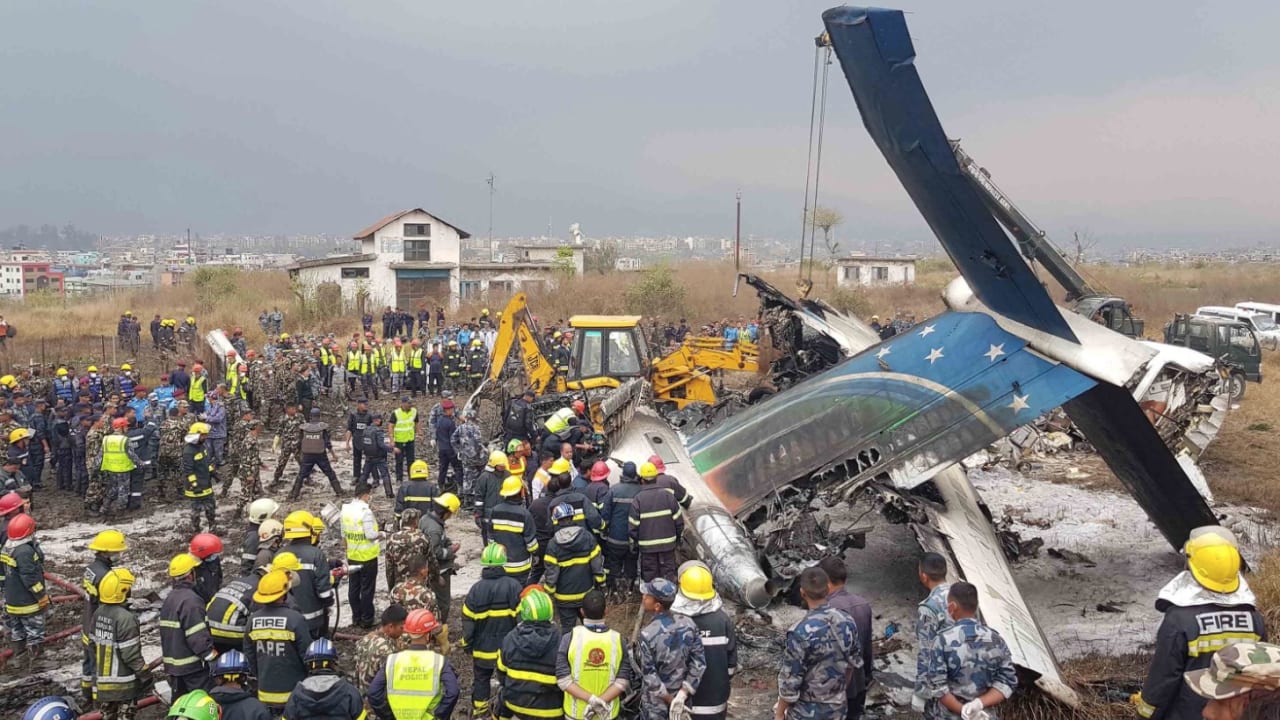 عشرات القتلى بعد تحطم طائرة ركاب في نيبال