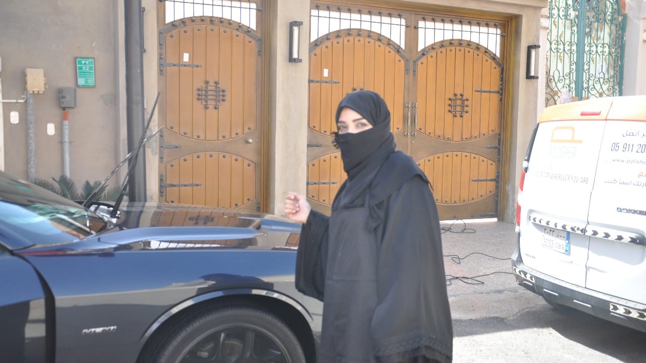 شركة لتلميع السيارات بقيادة نساء سعوديات