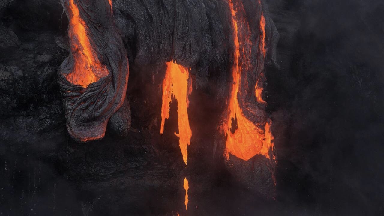 بالصور..حمم بركان هاواي يلتقطها مصور فوتوغرافي إماراتي	