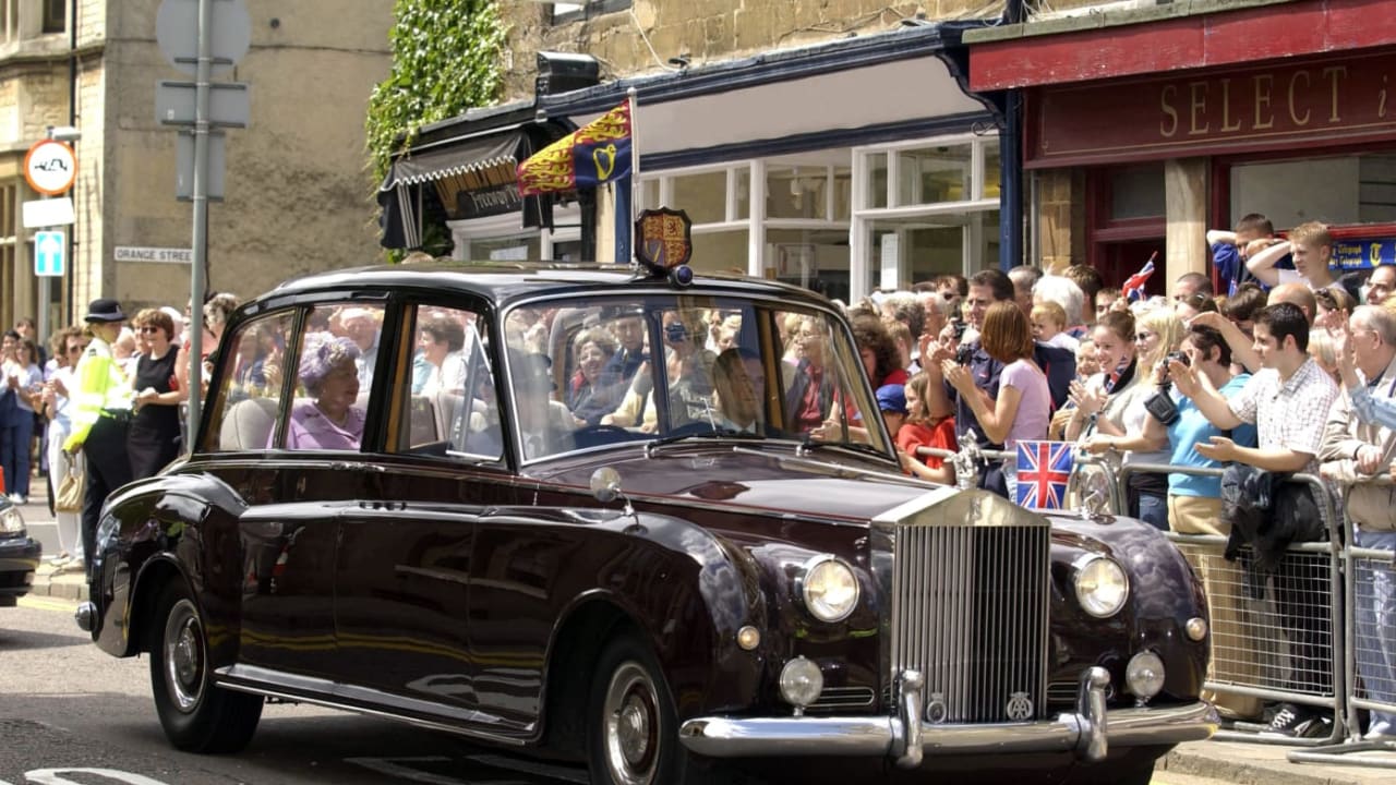 أتريد قيادة السيارة كالملكيين؟ سيارة الملكة إليزابيث الثانية في مزاد رولز رويس العلني