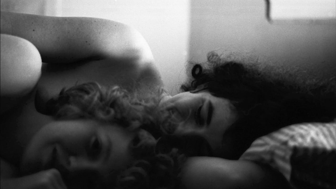 ركزت المصورة دونا غوتشاك في حياتها المهنية على خفايا مجتمع المثليين في السبعينيات، الذي كانت تتجاهله عدسات الإعلام.
