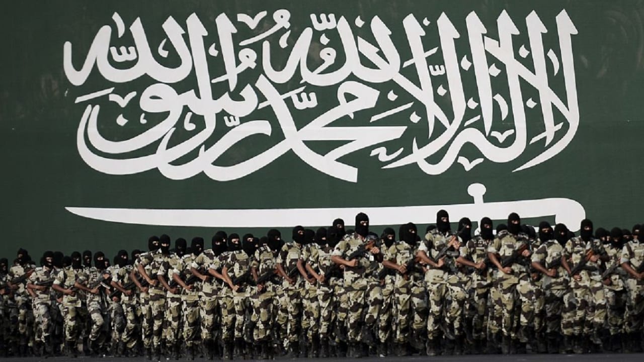 السعودية تعلن مقتل 3 "مطلوبين أمنيا" في إطلاق نار متبادل بمنطقة سكنية