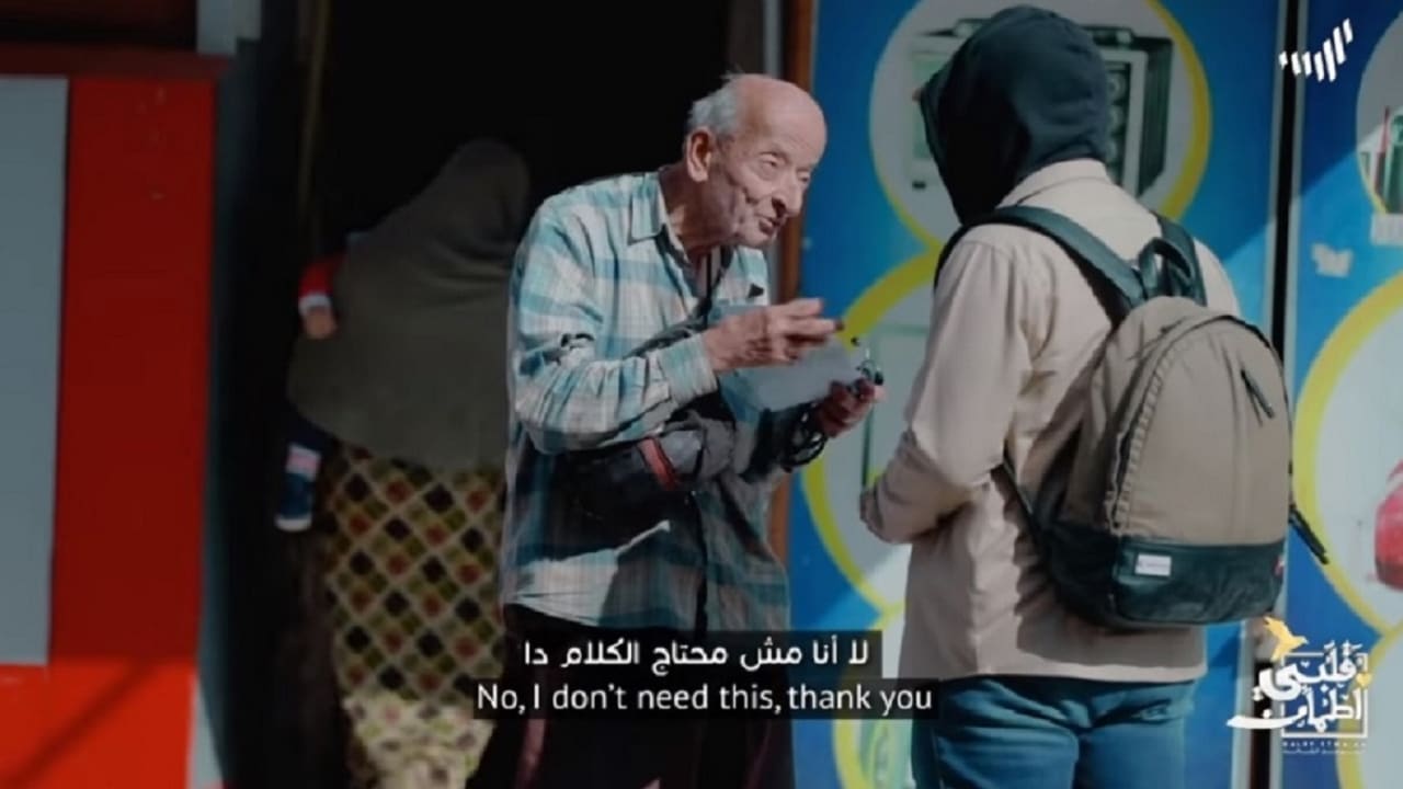 "طبيب الغلابة" المصري حديث الشبكات الاجتماعية بعد رفضه مساعدة برنامج "قلبي اطمأن"