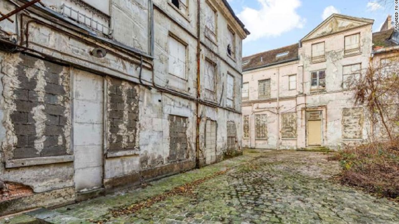 اكتشاف جثة في قصر بباريس يفتح التحقيق في جريمة وقعت منذ 30 عامًا