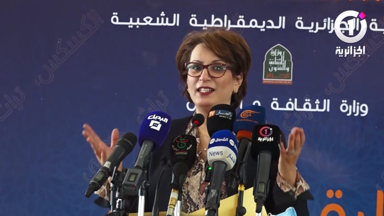 وزيرة الثقافة الجزائرية تثير جدلاً بعد تصريحاتها عن مهارة النساء في تحضير "الكسكس"