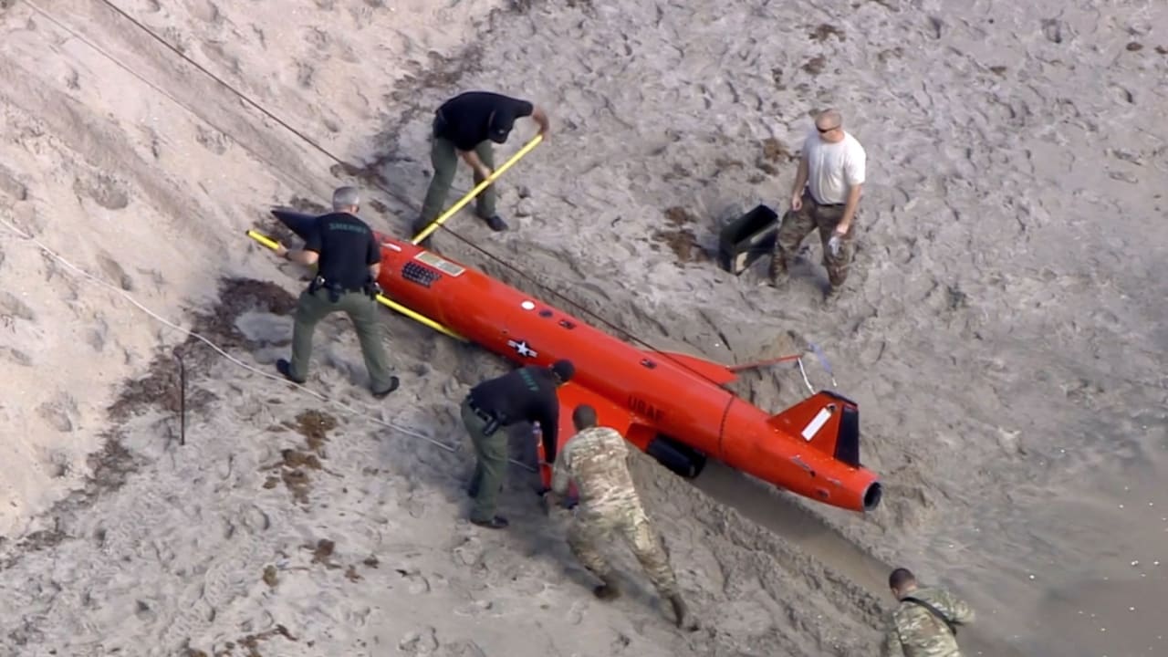 العثور على طائرة دون طيار تابعة لسلاح الجو الأمريكي في أحد الشواطئ.. ماذا حدث؟