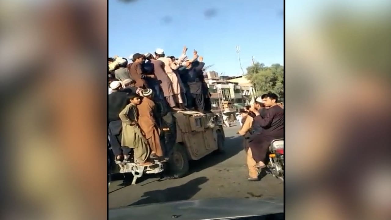 فيديو نشرته حركة طالبان لاحتفالات النصر والسيطرة على مبنى الحاكم في قندهار