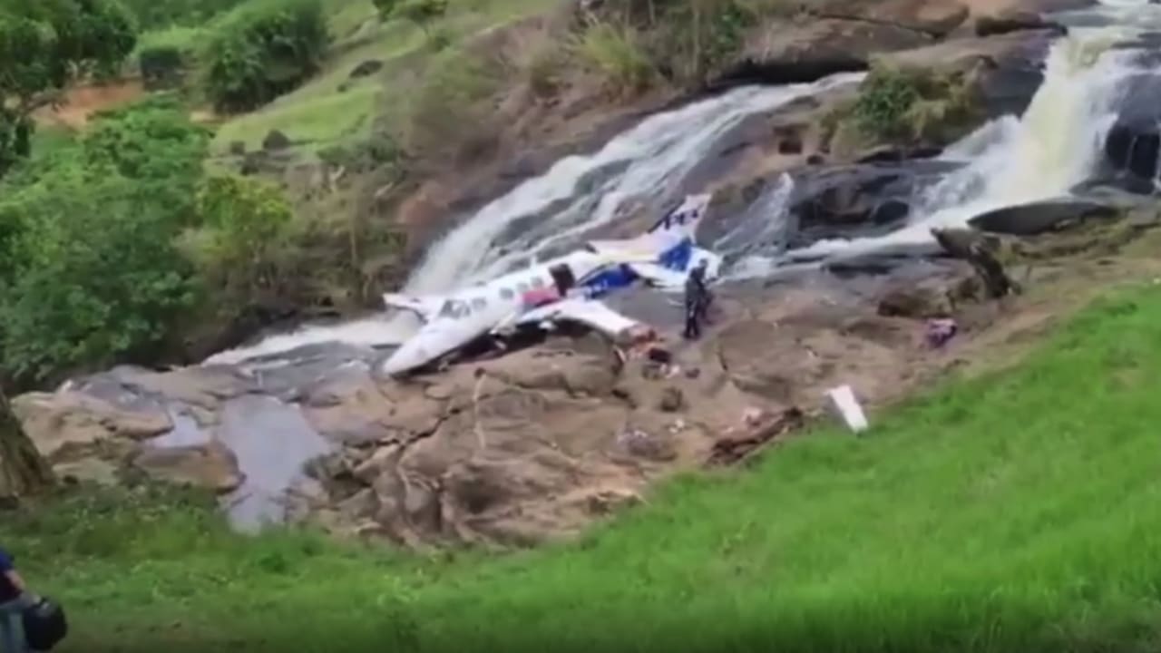شاهد اللحظات الأولى بعد تحطم طائرة مغنية برازيلية شهيرة