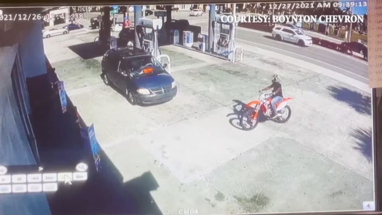كاميرا ترصد نهاية مأساوية لمطاردة الشرطة لطفل على دراجة ترابية