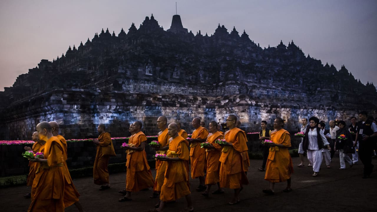 زيارة أكبر معبد بوذي في العالم على وشك أن تصبح باهظة الثمن