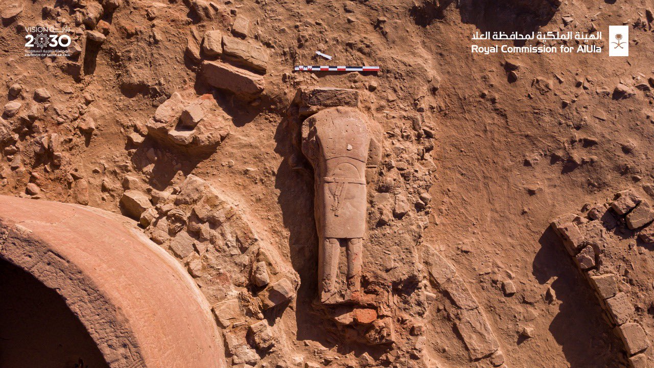 السعودية تكشف عن تمثال أثري ضخم تجاوز وزنه الطن في محافظة العلا