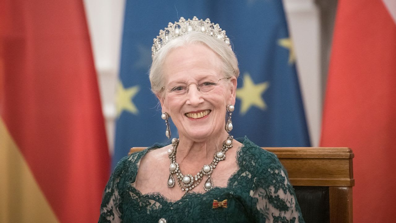 قرارها أثار "صدمة".. ملكة الدنمارك "آسفة" لتجريدها أحفادها من الألقاب الملكية