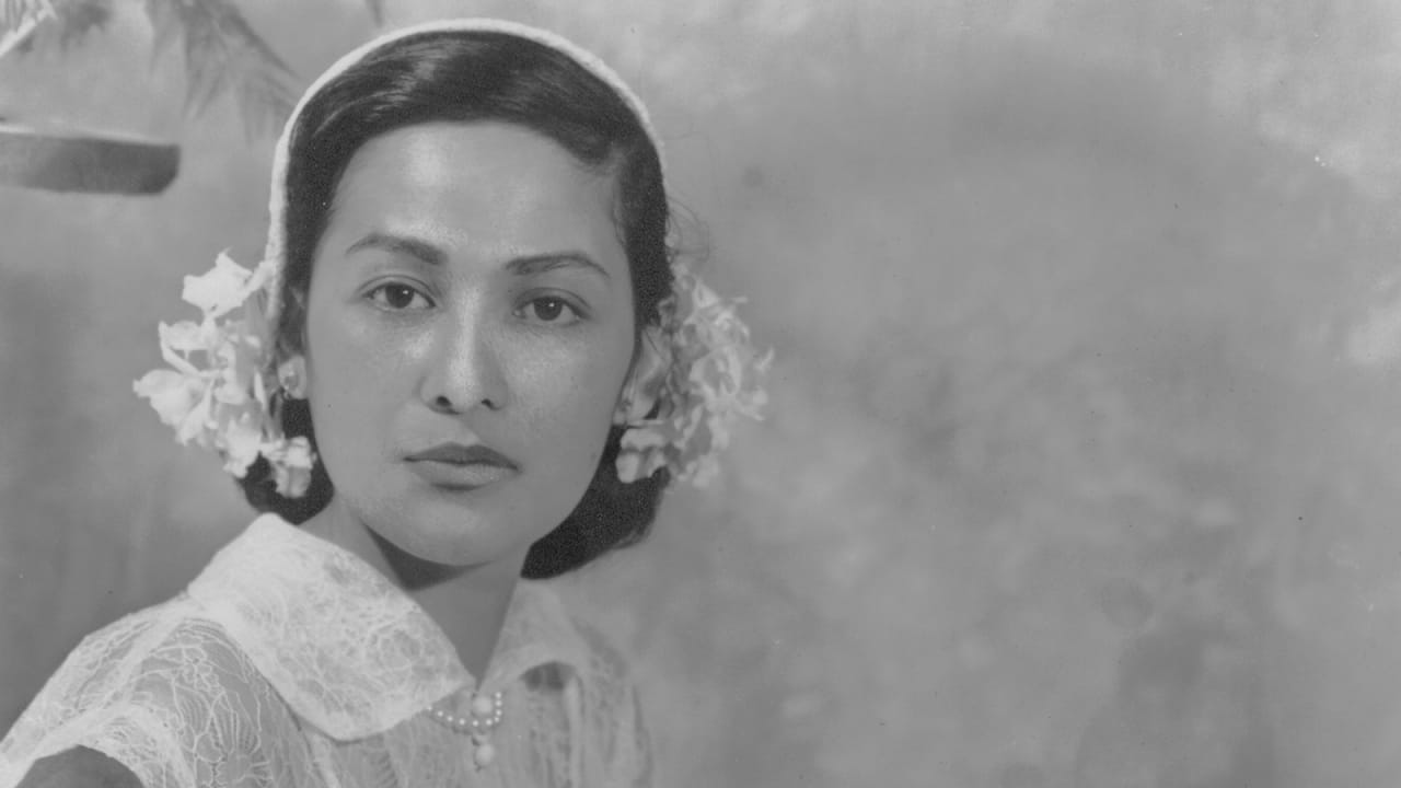 هذا ما حصل عندما شاهدت مضيفة طيران سابقة عمرها 94 عامًا صورة لها بالمطار