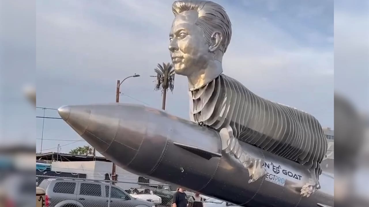 رأسه بشر وبجسد ماعز.. شاهد بناء تمثال بقيمة 600 ألف دولار تكريمًا لجهود إيلون ماسك
