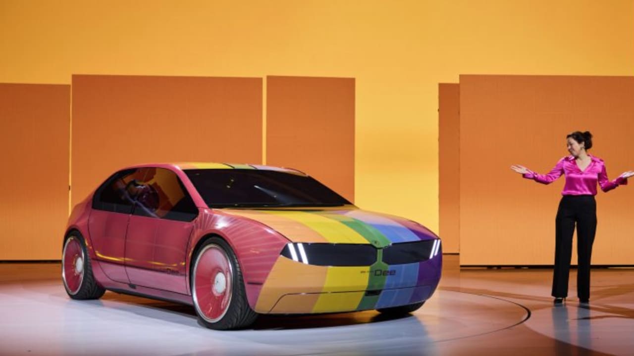 تتفاعل حسب مزاج سائقها وتغير ألوانها.. تعرف إلى سيارة BMW المبتكرة الجديدة
