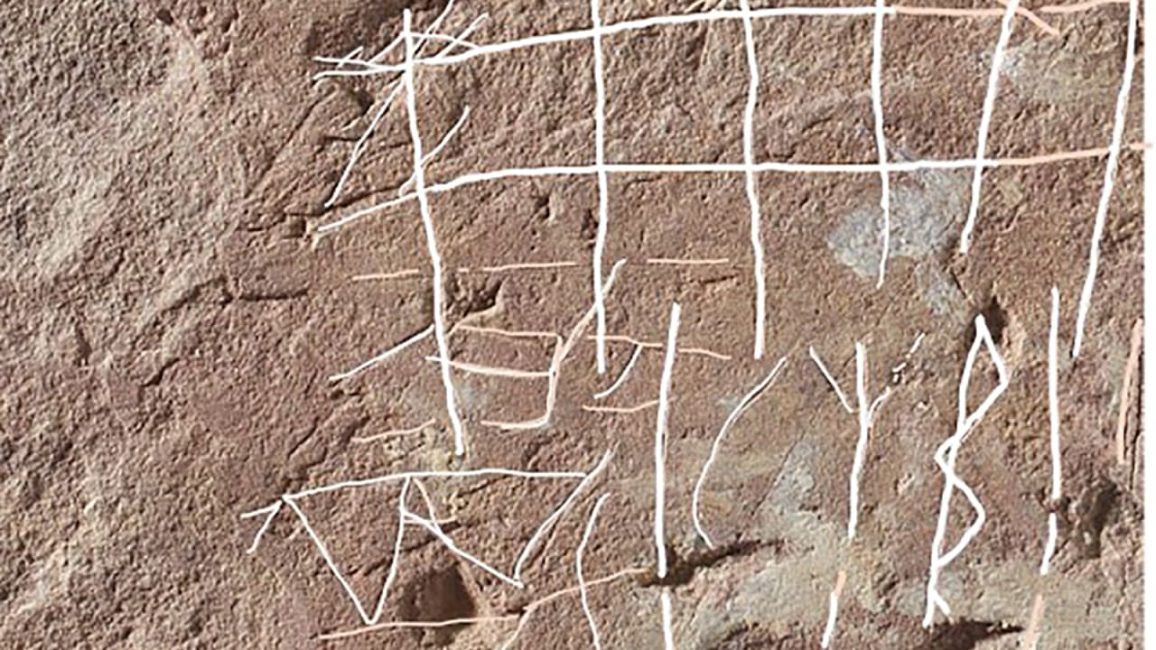 به نقش غامض.. اكتشاف أقدم حجر روني مؤرخ في العالم بالنرويج