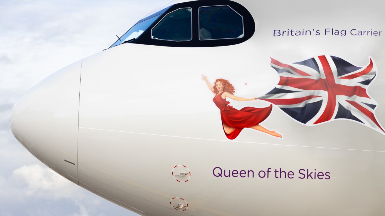 "ملكة السماء".. خطوط "فيرجن أتلانتيك" تسمي طائرة تيمنًا بالملكة إليزابيث الراحلة