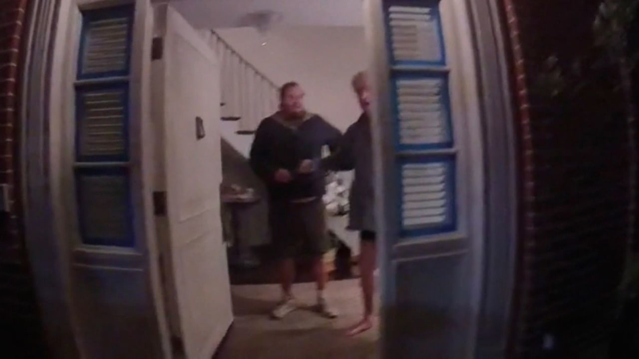 فيديو يظهر لحظة الاعتداء على زوج نانسي بيلوسي.. شاهد ما حدث