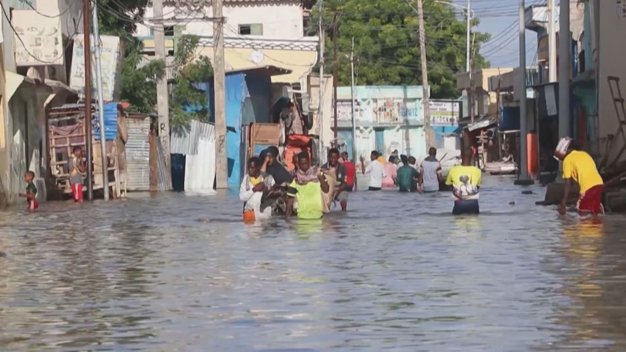 الصومال.. فيضانات مميتة تقتل 22 شخصًا وتشرد 200 ألف آخرين