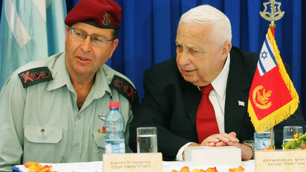 وزير الدفاع الإسرائيلي يعتذر عن انتقاده لكيري
