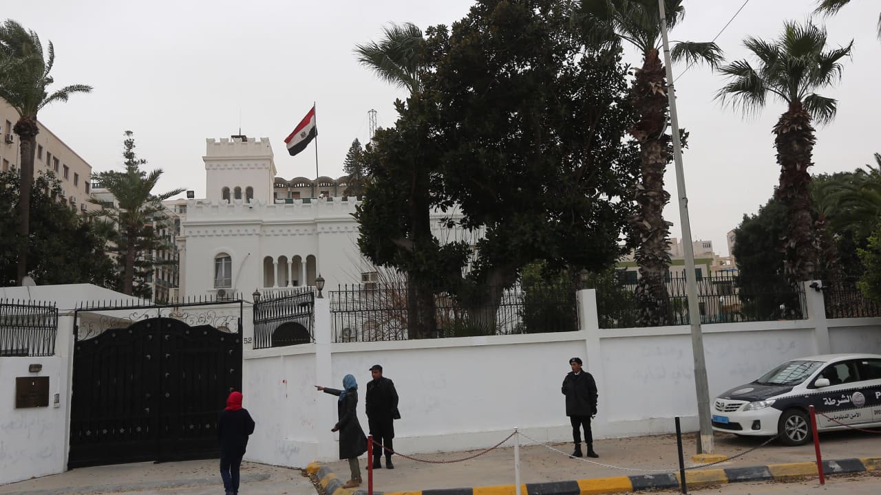 مصر.. أنباء عن إفراج السلطات الليبية عن 21 مصريا بعد احتجازهم بتهمة دخول الدولة بطريقة غير شرعية
