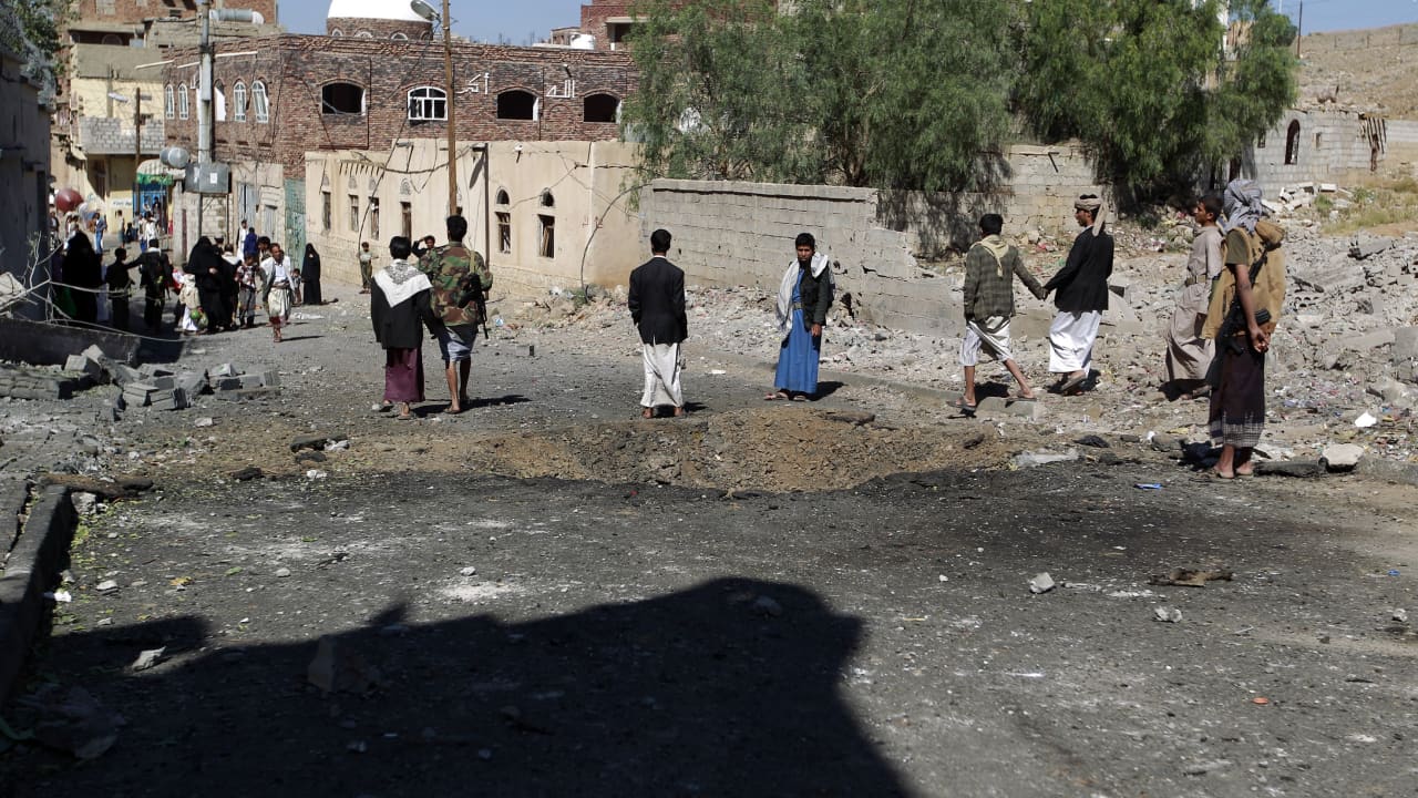 اليمن: تفجير انتحاري في عدن يستهدف منزل مدير الأمن.. وتضارب حول عدد ضحايا الهجوم 