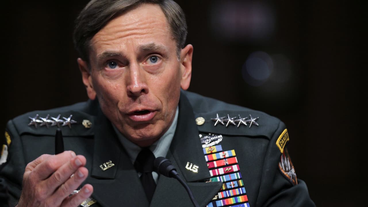 وزير الدفاع الأمريكي يقرر عدم اتخاذ أي إجراءات إضافية ضد الجنرال بتريوس بعد فضيحة جنسية