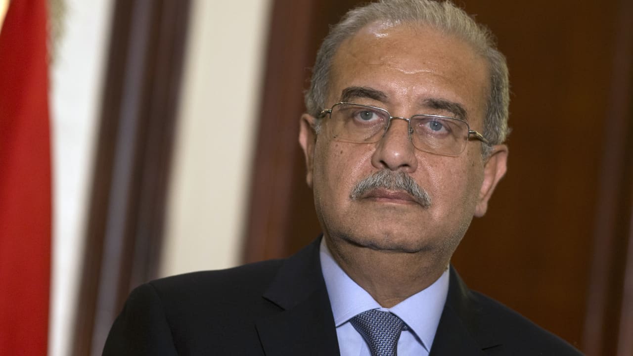 رئيس الوزراء المصري: مصر ستستعيد دورها قريبا بعد القضاء على البيروقراطية ومواجهة الإرهاب