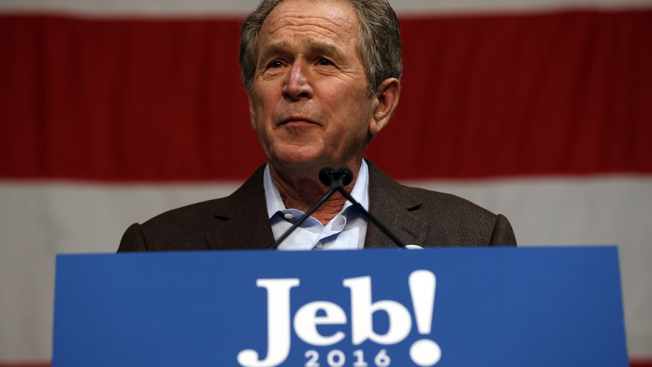 جورج بوش الابن ينتقد ترامب بطريقة غير مباشرة ويدعم أخاه في حملته الانتخابية