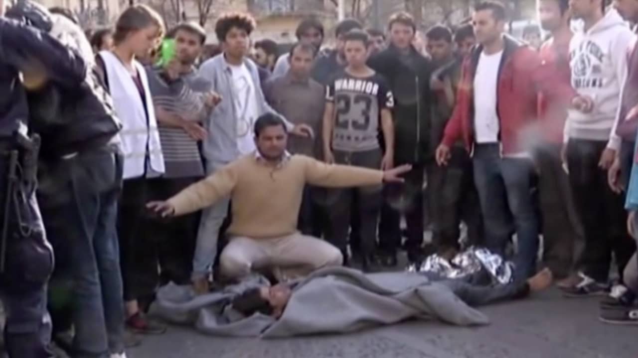 بالفيديو: محاولات انتحار بين لاجئين أصابهم اليأس في أثينا