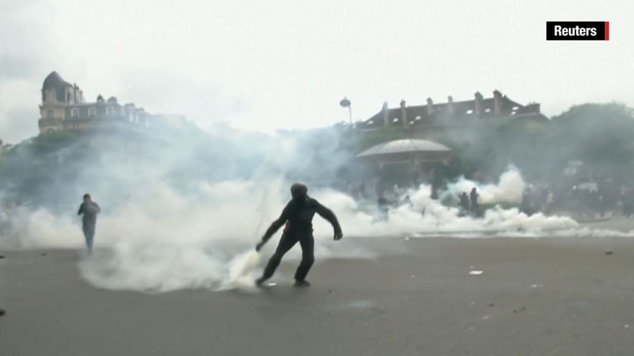 بالفيديو: مظاهرات بفرنسا ضد قوانين العمل تصل لمرحلة عنيفة