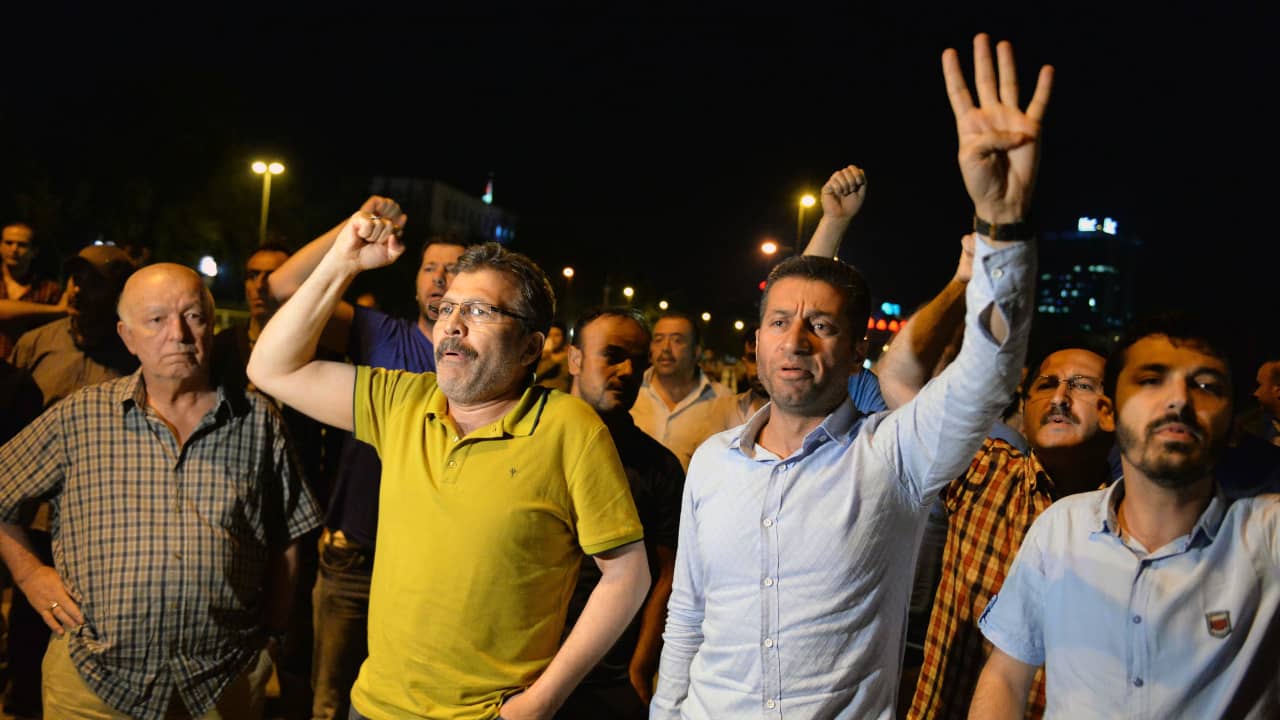 حركة "6 إبريل" المصرية للشعب التركي: "امتحان سهل.. ولا تصدقوا وعود قادة الانقلاب"