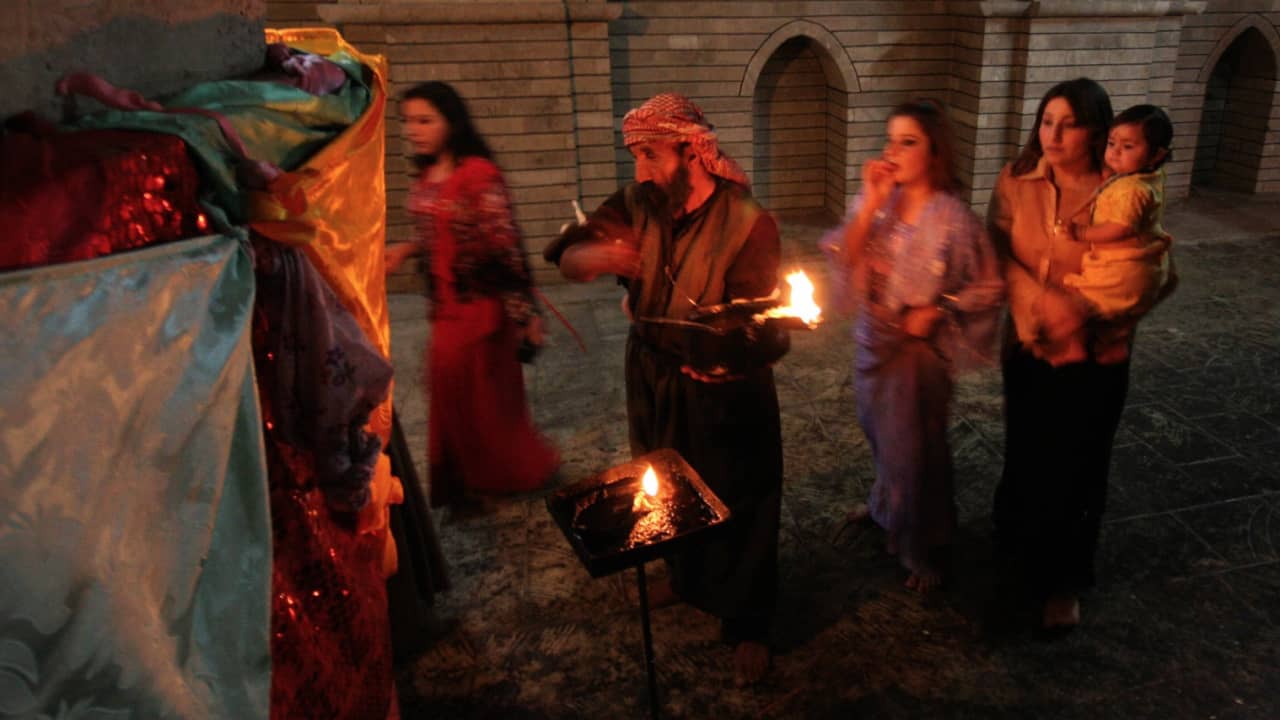 عدسة CNN ترصد طقوس الأيزيديين في معبد "لالش".. ودعوات بالعودة إلى سنجار